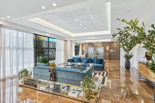 Photo - Hollywood Heights on the Boulevard