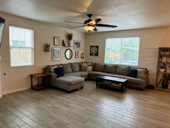 Photo - Spacious North Bakersfield Home with pool!