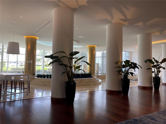 Photo - 5161 Collins Ave Unit 718