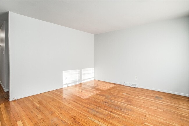 Building Photo - 4504-4506 N Jackson Ave Unit 4506 Rental