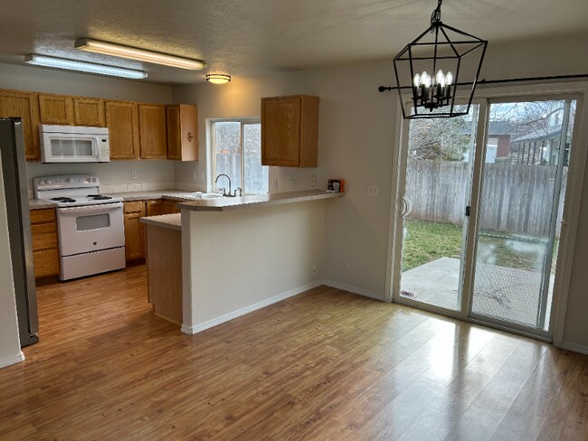 Photo - 1427 W Roberts Pl