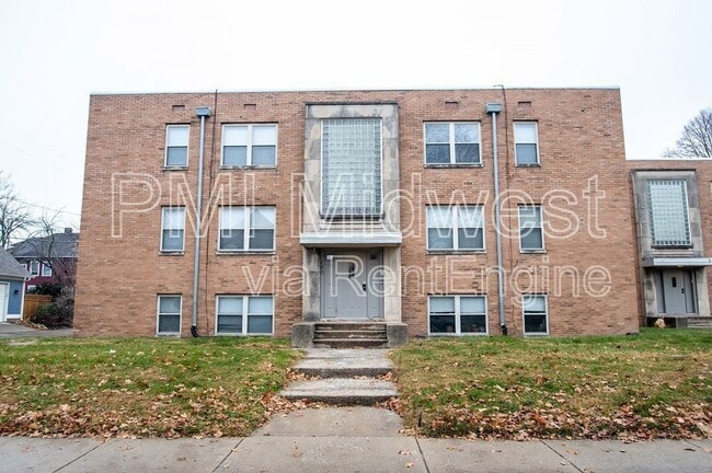 Photo - 146 E 19th St House
