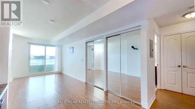 Photo - 70 Town Centre Court Unité 518