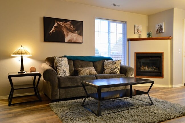 Building Photo - 1094 Longbow Ln Unit F1