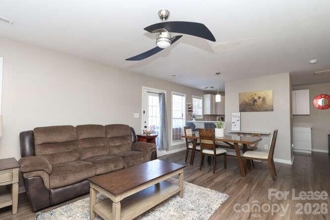 Photo - 1109 Triece Ln
