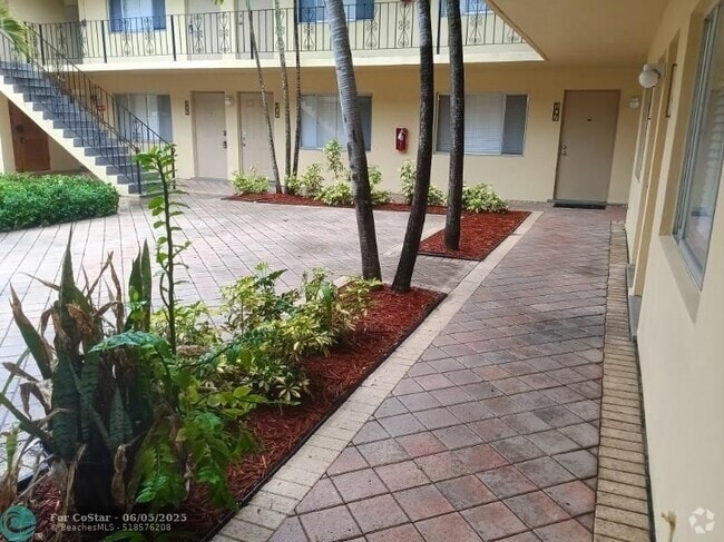 Building Photo - 515 S Sequoia Dr Unit 112 Rental