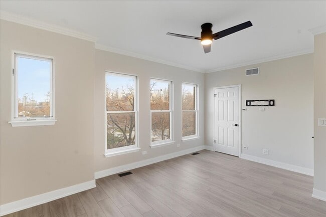 Photo - 839 W 14th Pl