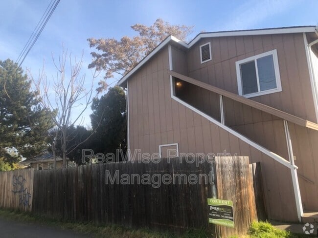 Building Photo - 302 Edwards St Unit 1 Rental