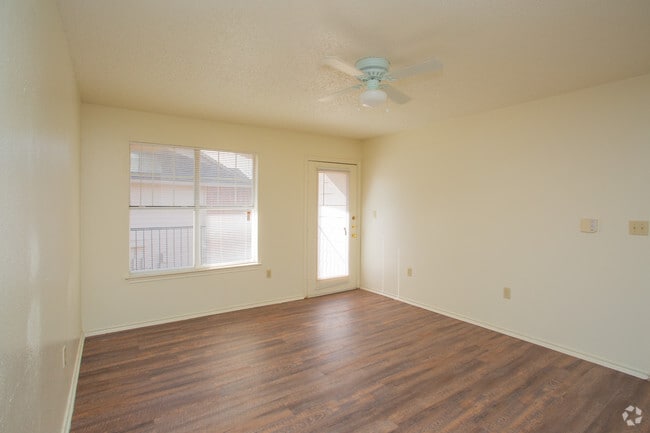 C3 3BDx2BA 1000SF - Canterbury Crossing Apartments