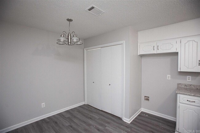 Photo - 302 Bellevue Cir