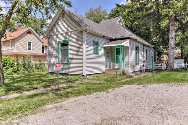 Building Photo - 712 S Vine St Unit A