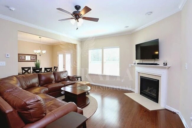 Photo - 451 Shakespeare Dr