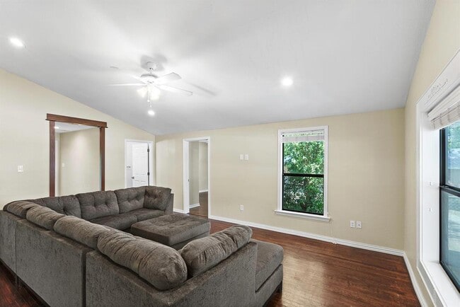 Photo - 414 Mill St