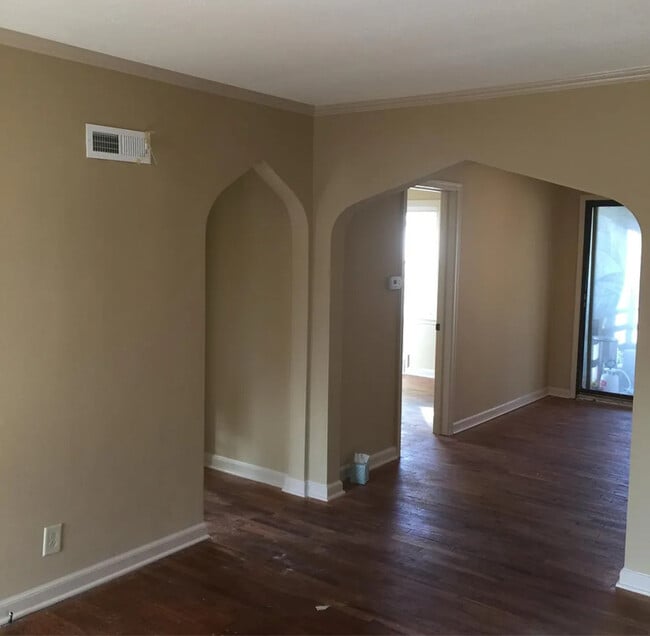 Photo - 2208 W 48th St