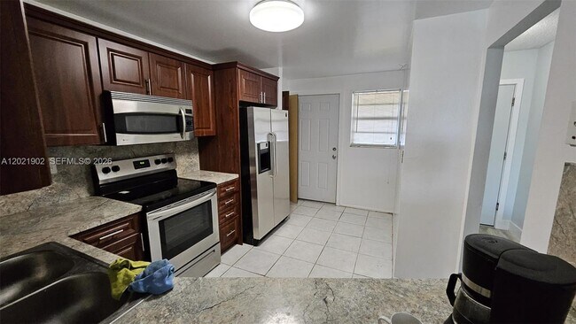 1750 NE 191st St Unit 325-4