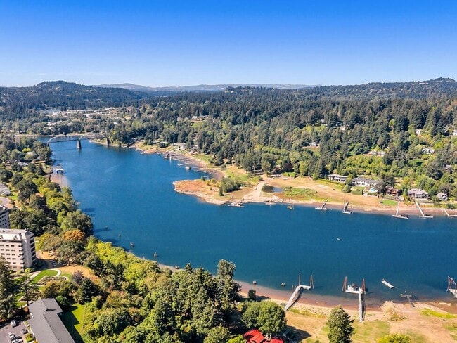 River River Cliff Apartments Milwaukie Oregon