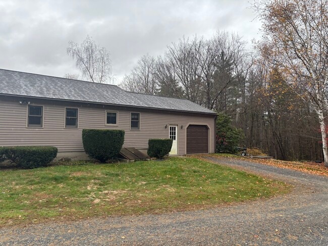 Main Entrance - 56 London Rd Unit Sunny Westmoreland Oasis