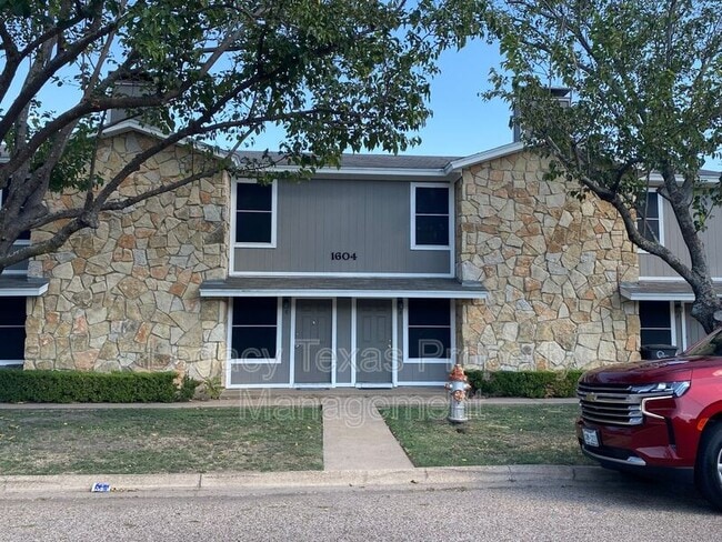 Building Photo - 1604 Sun Valley Dr Rental