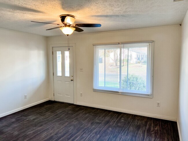 Photo - 3217 Niagara St