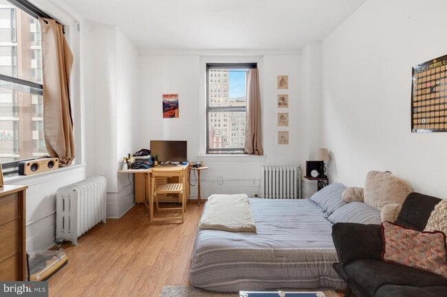 Building Photo - 1324 Locust St Unit 712