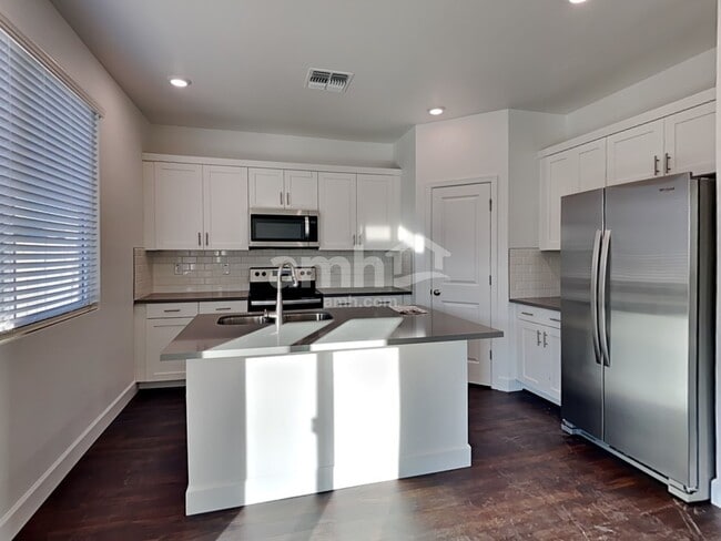 Photo - 17137 Puget Ave