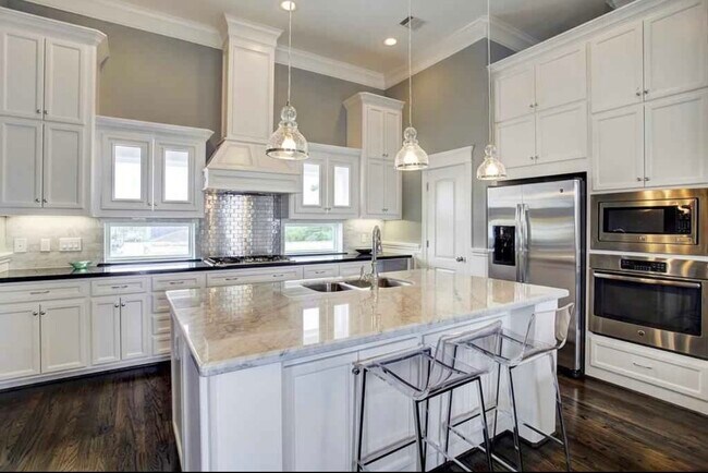 Photo - 2115 Bidwell Dr