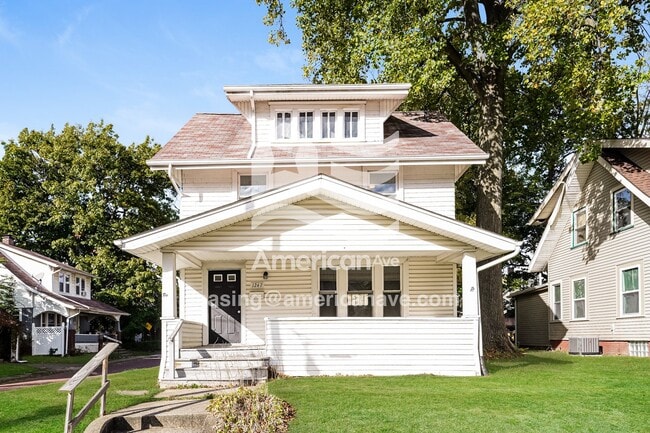 Building Photo - 1247 Hoover Pl NW