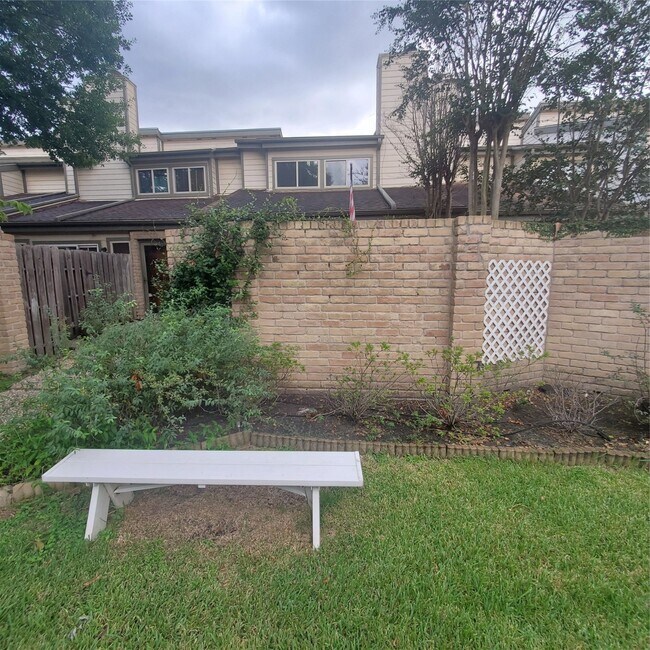 Photo - 726 Country Pl Dr Unidad C