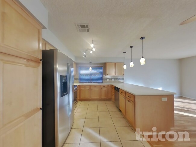 Photo - 709 Honeybee Ct