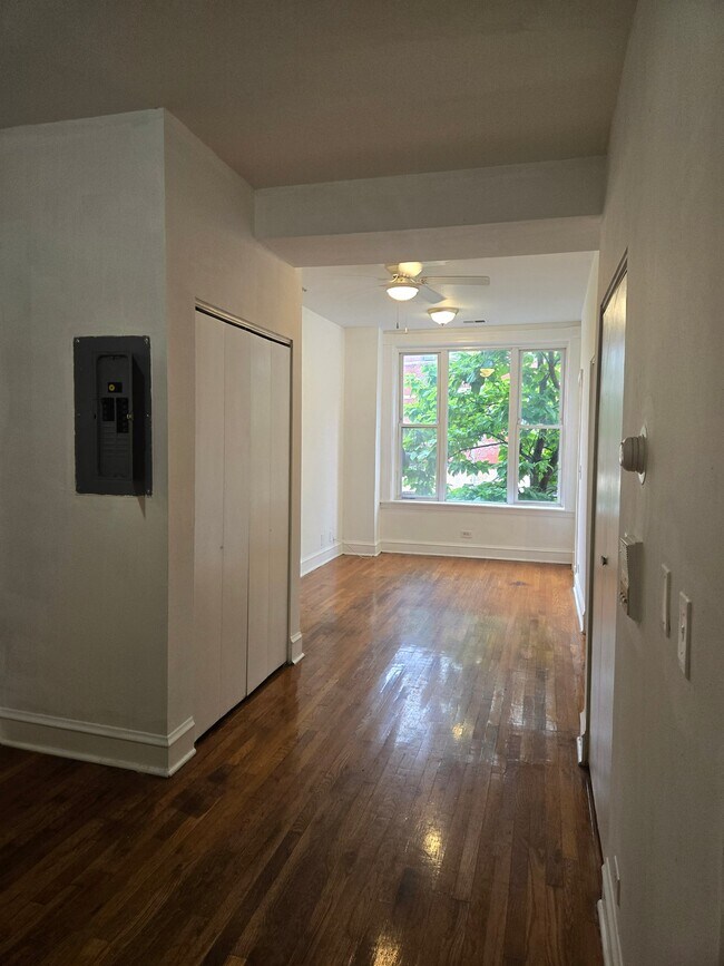 Photo - 2238 W 21st St Unit 2Front