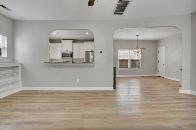 Photo - 211 Thalia Rd