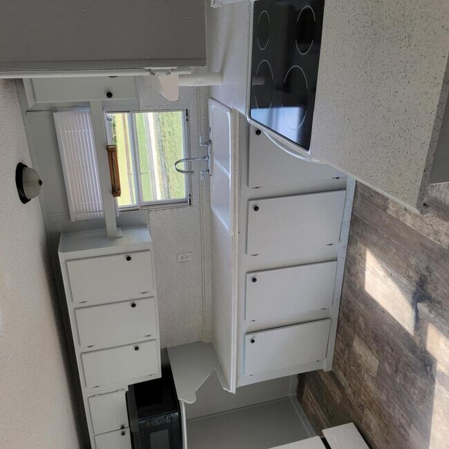 Photo - 1450 Broad St