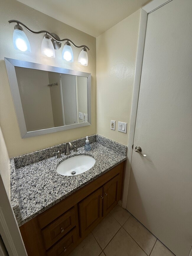 Photo - 3802 N Oak Dr Unit W11