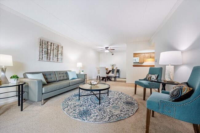 Photo - 100 W Butterfield Rd Unit 101N