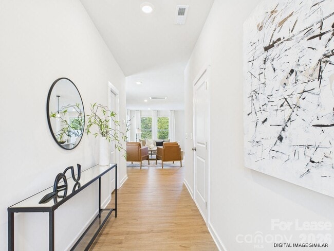 Photo - 311 E King St