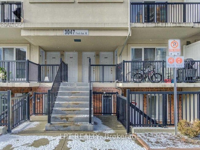 Photo - 3047 Finch Ave W