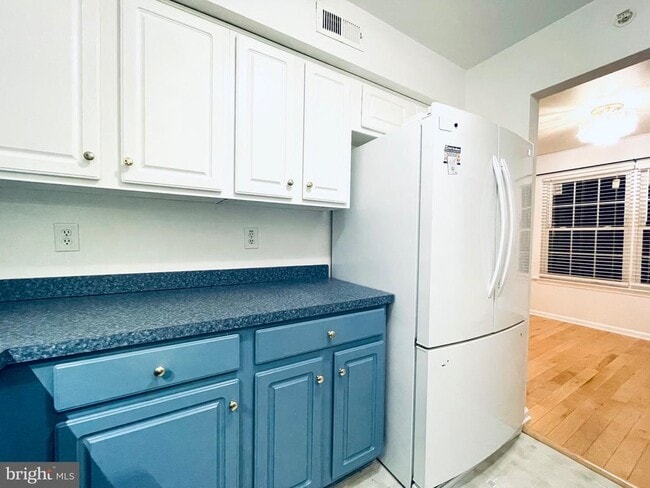 Building Photo - 3005 Creekside Ct