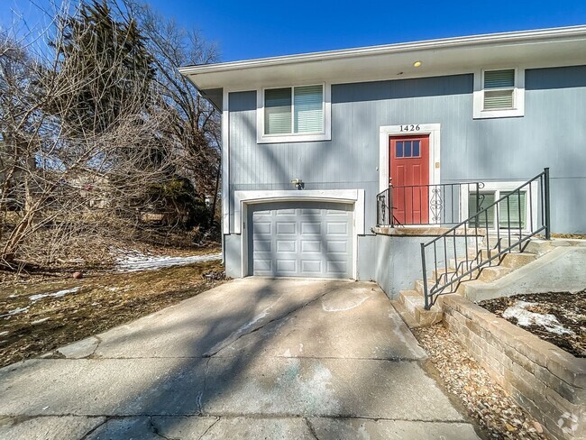 Building Photo - Freshly Remodeled 2BR/1.5 BA Duplex in KCK Rental