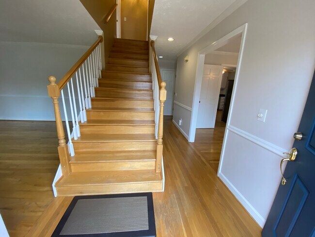 Photo - 979 Otter Way NE