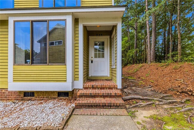 525 Cypress Trace Dr