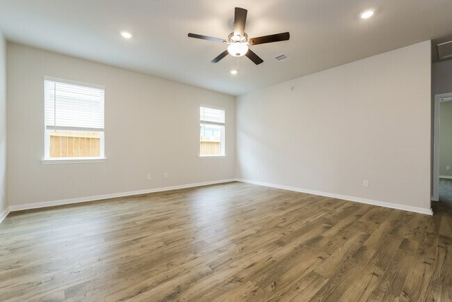 16435 Honeysuckle Hl Dr