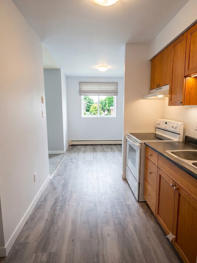 Photo - 627 Silverbirch Rd