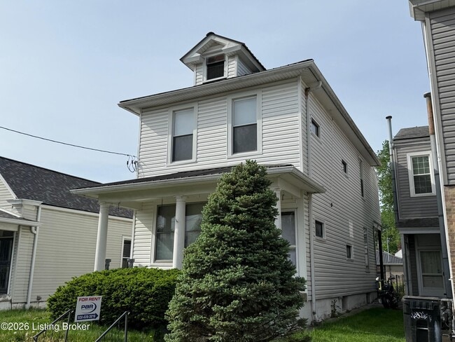 Building Photo - 1002 Charles St