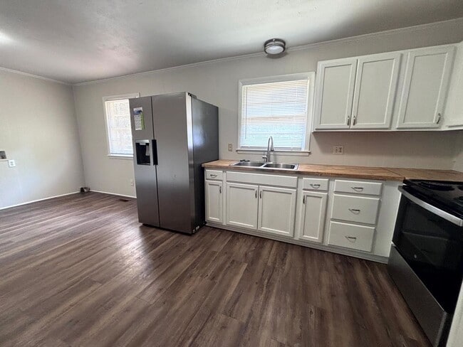 Photo - 944 Lark Dr