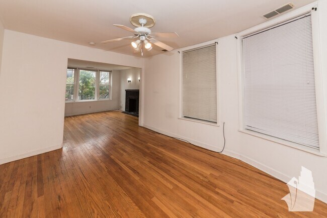 1509 W Barry Ave