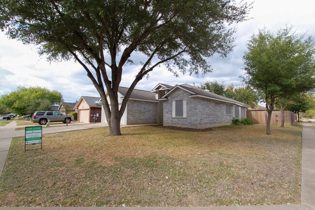 Photo - Spacious 3BR/2BA Corner Lot Home in Austin’s Colony