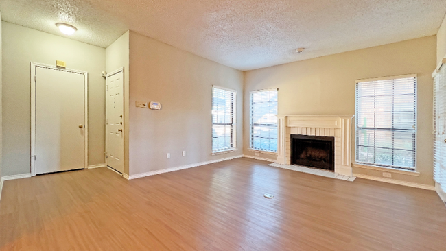 Photo - 5859 Frankford Rd Townhome