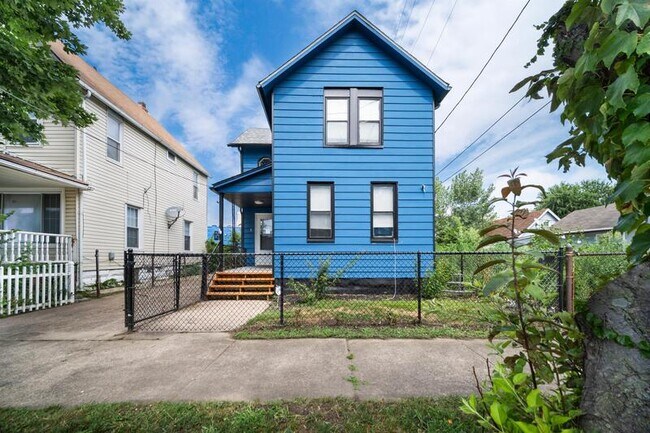 Photo - 1365 E 43rd St