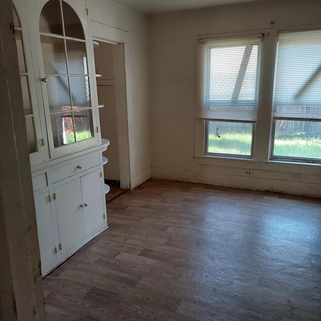 Photo - 214 Weaver St