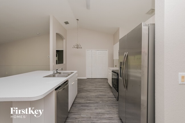 Photo - 2920 Tusket Ave